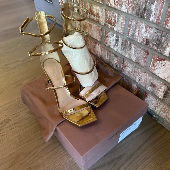 Gianvito Rossi Women's Gold Uptown Metallic Triple-Buckle Sandal Shoe - Picture 2 of 5